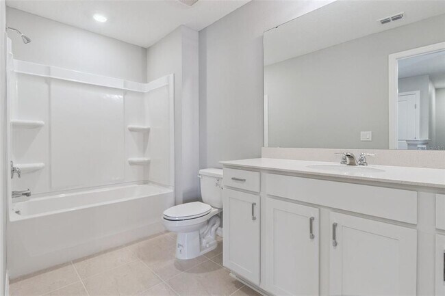 Building Photo - 1087 Silverlake Blvd