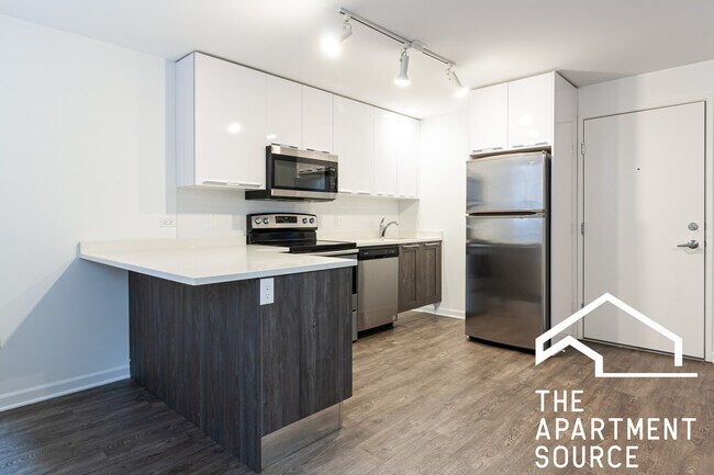 Building Photo - 940 W Winona St