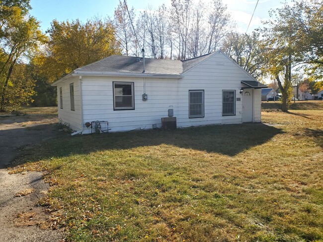 Building Photo - For Rent- Beautiful home in Evansdale! Pet...