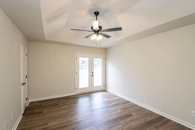 Building Photo - 23 Pamela Ln