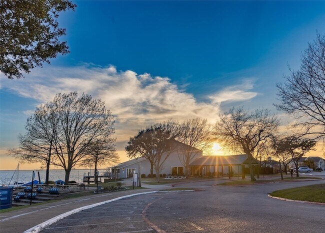 Building Photo - 224 Sovereign Ct