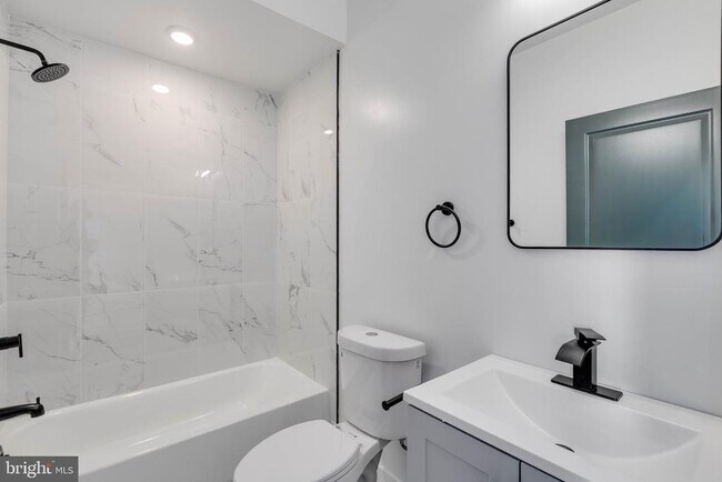 Building Photo - 1223 W Lehigh Ave