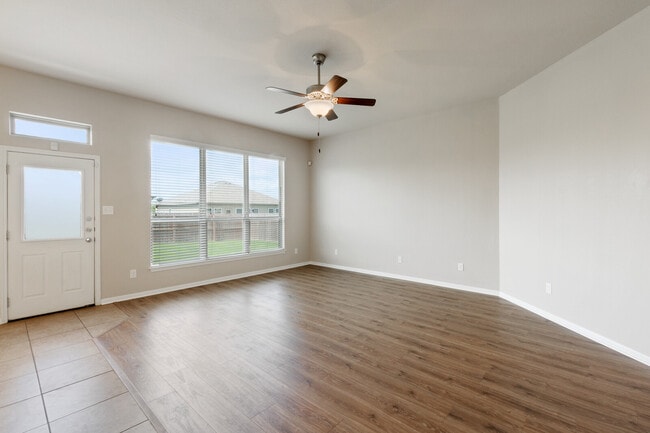 Building Photo - 8025 Hawthorn