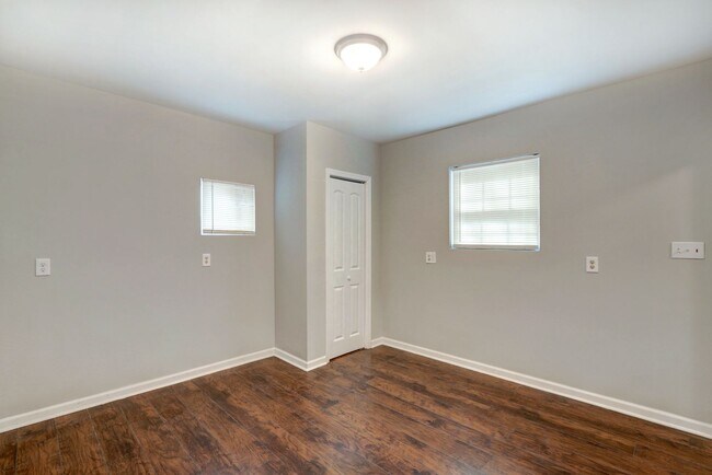 Building Photo - 1505 Reynolds St