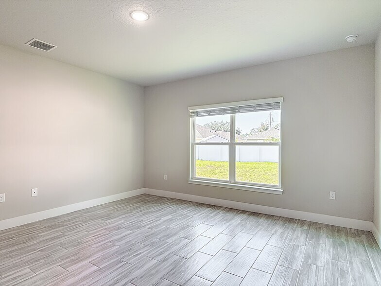 Building Photo - 60 Ballenger Ln