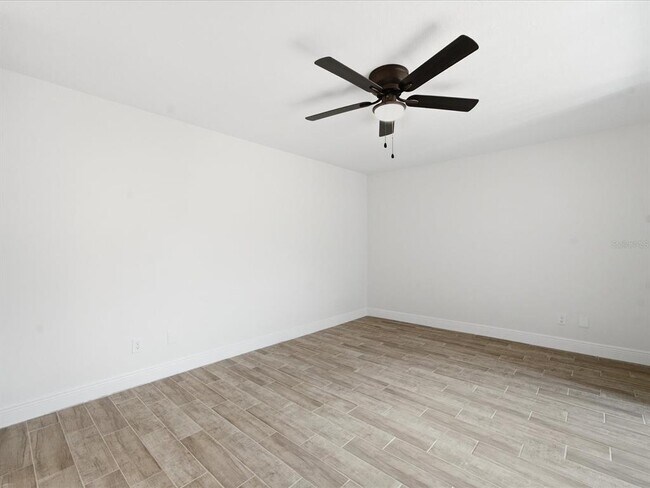 Building Photo - 15446 E Pond Woods Dr