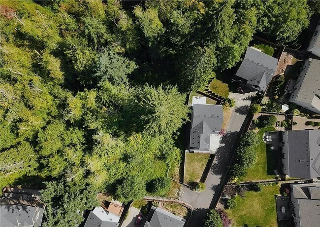 Building Photo - Beautiful Bothell Home