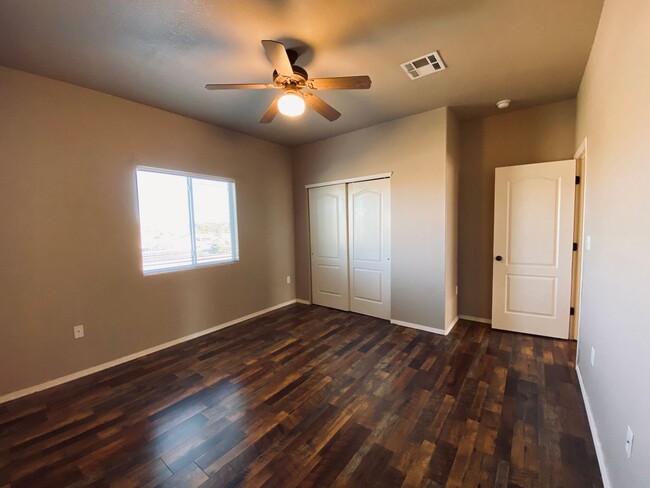 Building Photo - Beautiful 4 bedroom rental!