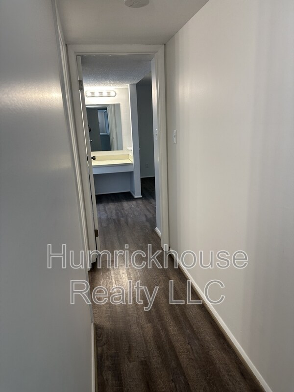 Building Photo - 3164 Central Ave