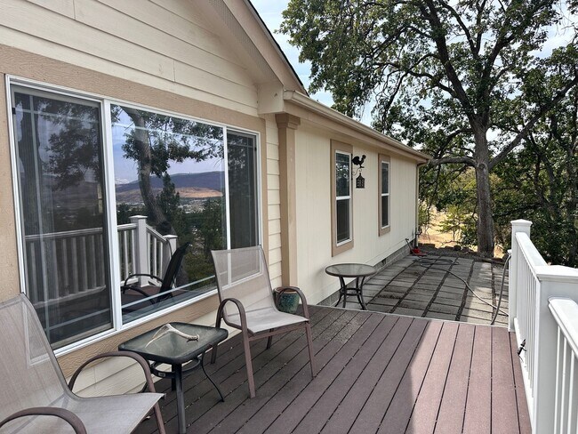 Building Photo - 3 Bedrooms | 2 Bath Home in The Dalles, OR