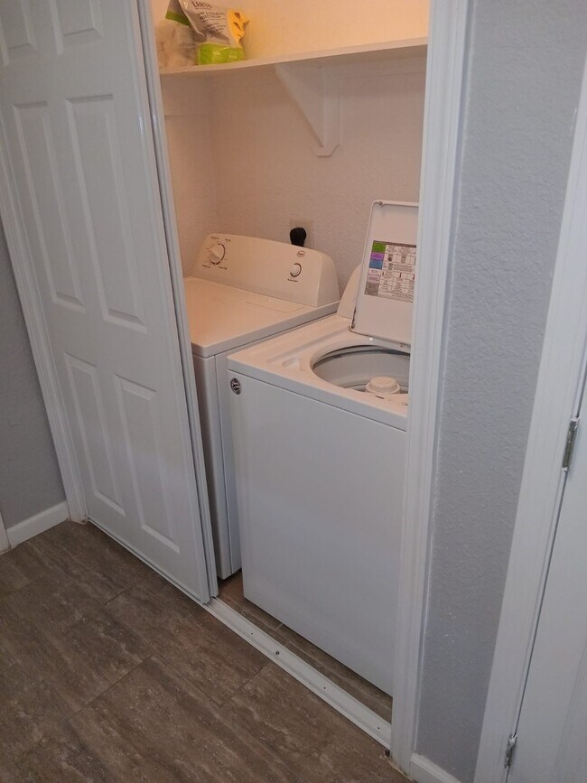 Building Photo - 11811 Greenmesa Dr
