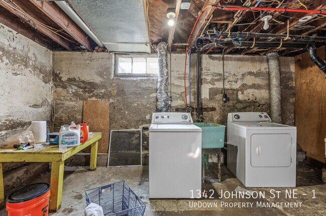 Building Photo - 1342 Johnson St NE