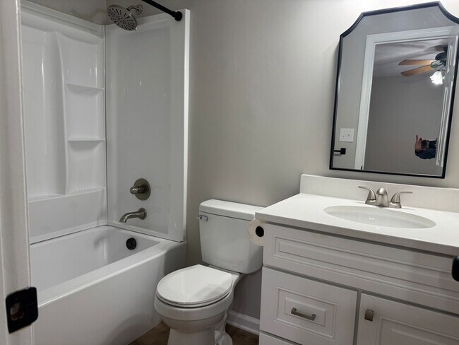 Building Photo - 226 Nottingham Rd