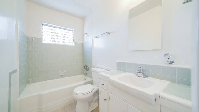 Bathroom - 3742 Bluff Pl