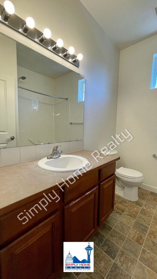 Building Photo - Welcome to Your 4-Bedroom Dream Home!??