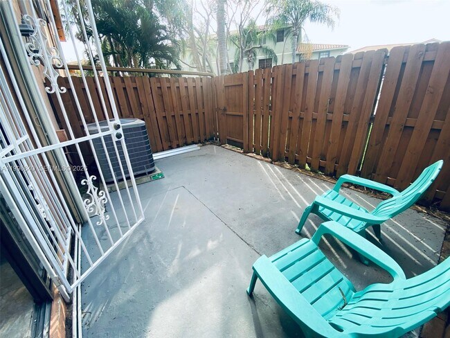 Building Photo - 9890 Hammocks Blvd