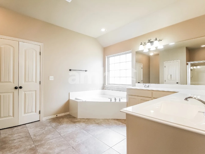 Building Photo - 14537 S Urbana Ct