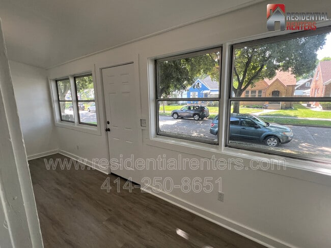 Building Photo - 5426 N 41st St