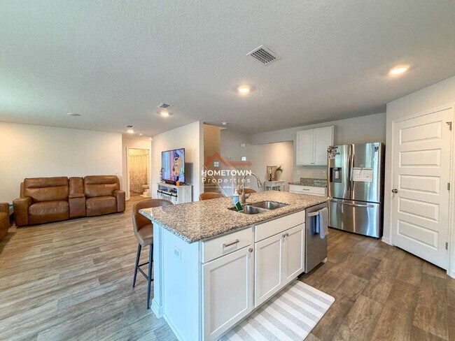 Building Photo - 5469 Merlin