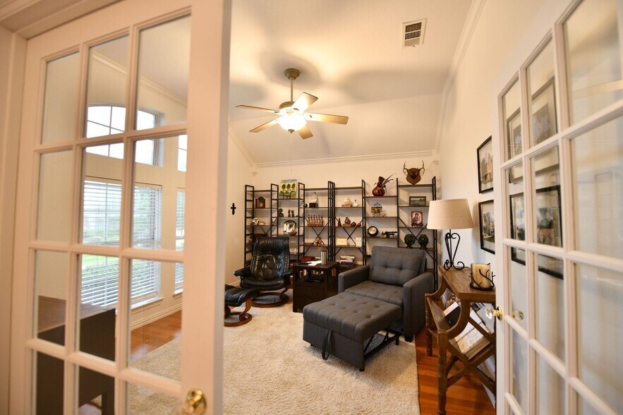Building Photo - 2505 Spring Hill Ln