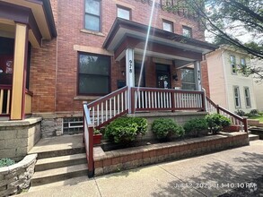 Building Photo - Harrison West Adorable 2 Bedroom updated C...