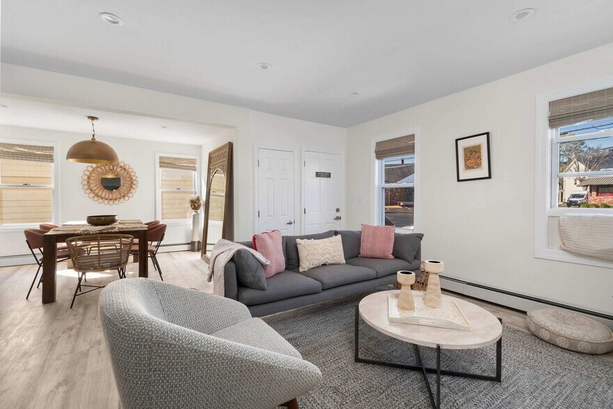 Building Photo - 136 Main St