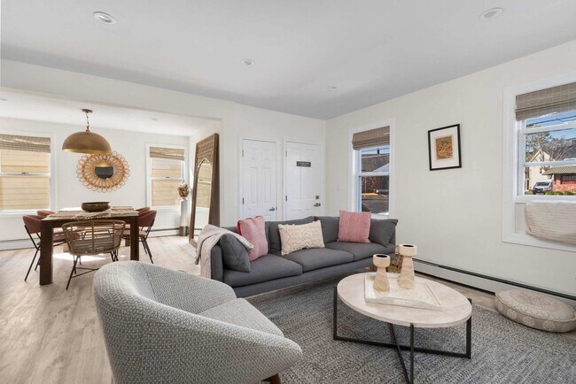 Building Photo - 136 Main St