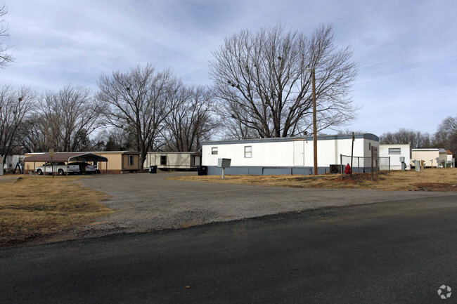 Primary Photo - Lynwood Estates