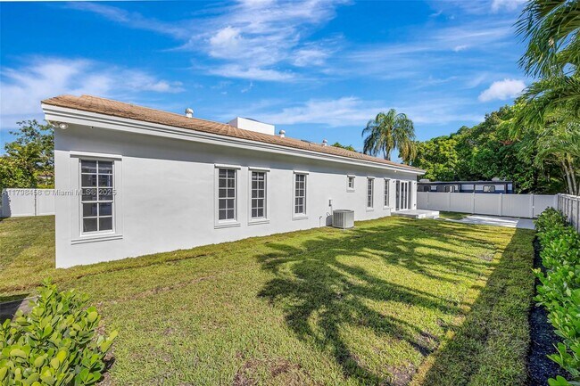 Building Photo - 6841 SW 71st Ave