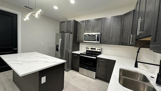 Building Photo - 710 Childs Ave