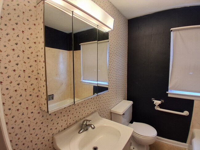 Building Photo - 928 N Griffin St