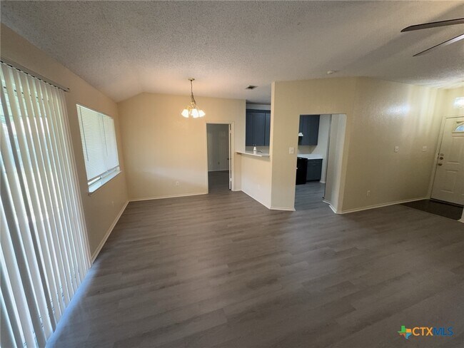 Building Photo - 4303 Fawn Dr