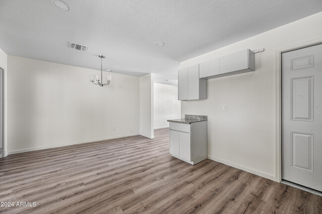Building Photo - 3001 W Muriel Dr