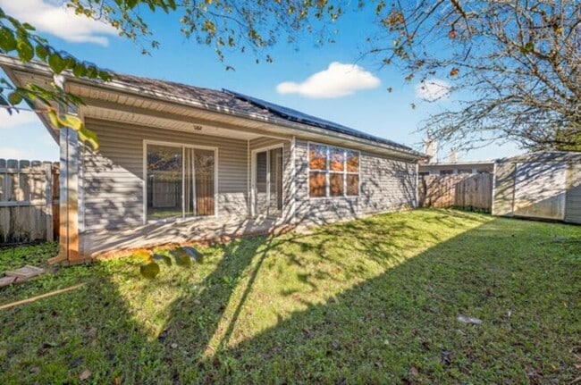 Building Photo - 1602 Trent St