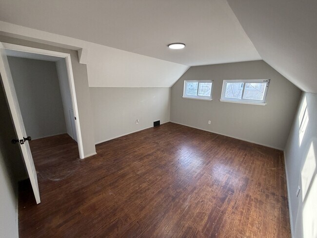 Building Photo - 4300 E 175th St