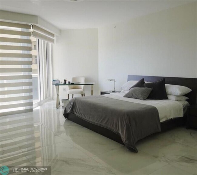 Building Photo - 9559 Collins Ave