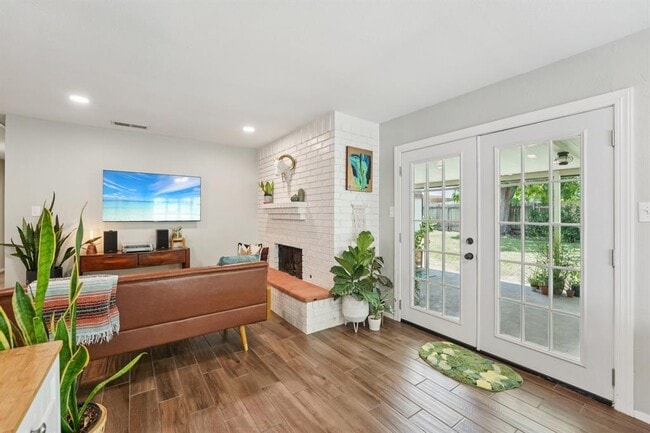 Building Photo - 1213 S Trace Dr