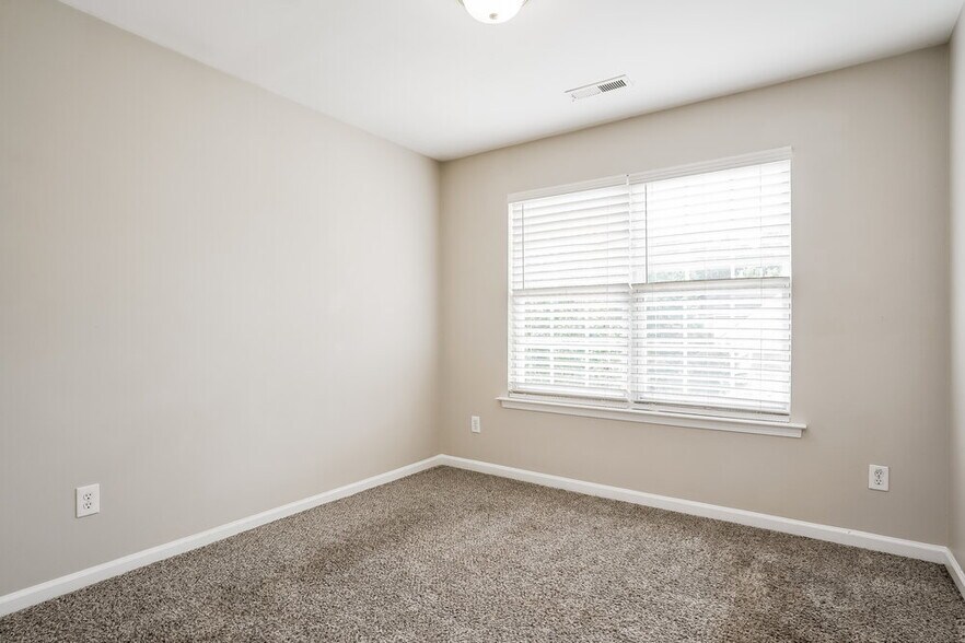 Building Photo - 5405 Kissimmee Ln
