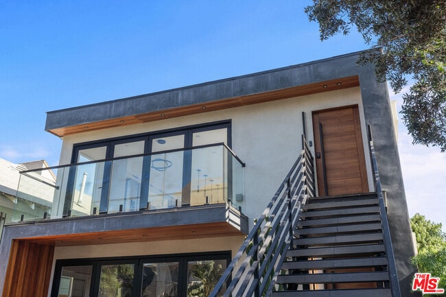 Building Photo - 38 Paloma Ave