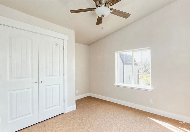 Building Photo - 2115 Villa Dr