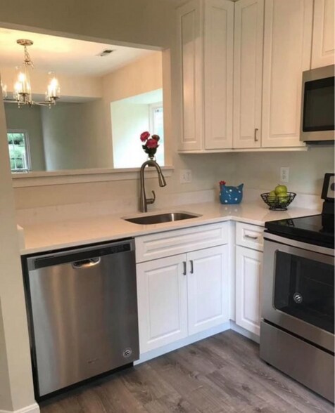 Building Photo - 2950 Strauss Terrace