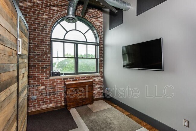 Building Photo - 3180 Mathieson Dr NE