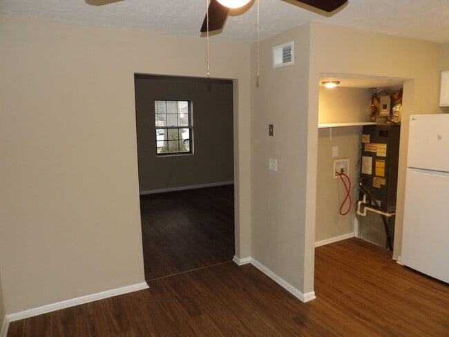 Building Photo - 207 Landings Dr