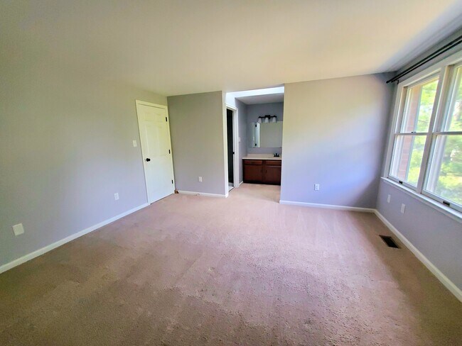 Building Photo - 8002 Broken Reed Ct