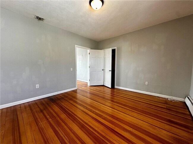 Building Photo - 834 Central Ave