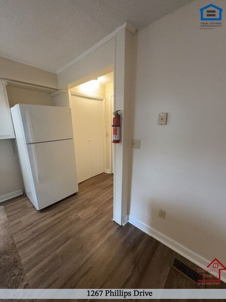 Building Photo - 1267 Phillips Dr