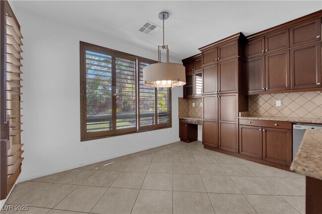 Building Photo - 8445 Cambrils Ave