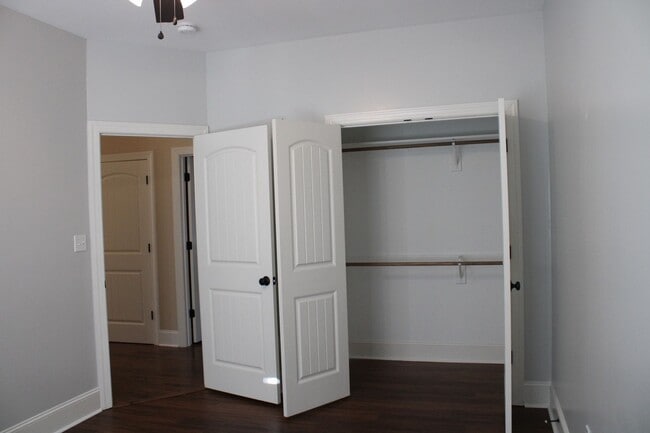 Building Photo - 3211 Walbrook Pl N