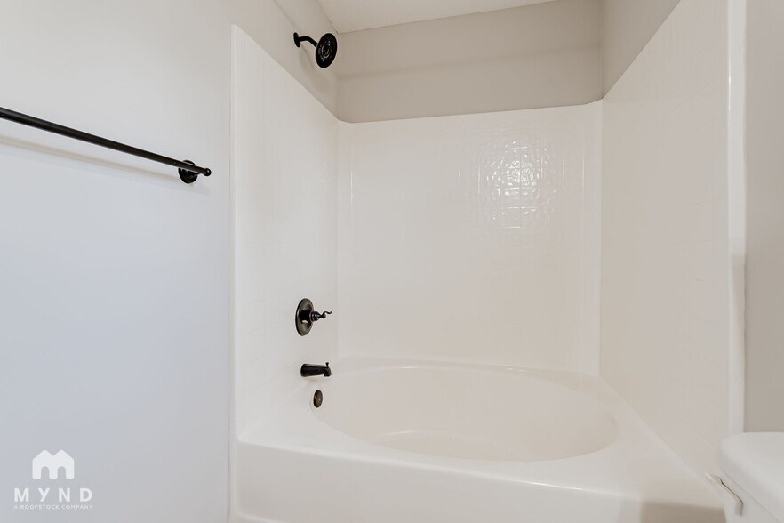 Building Photo - 352 Robin Helton Dr