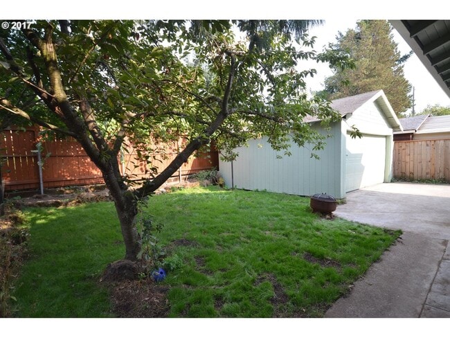 Building Photo - Classic Old Portland Craftsman
